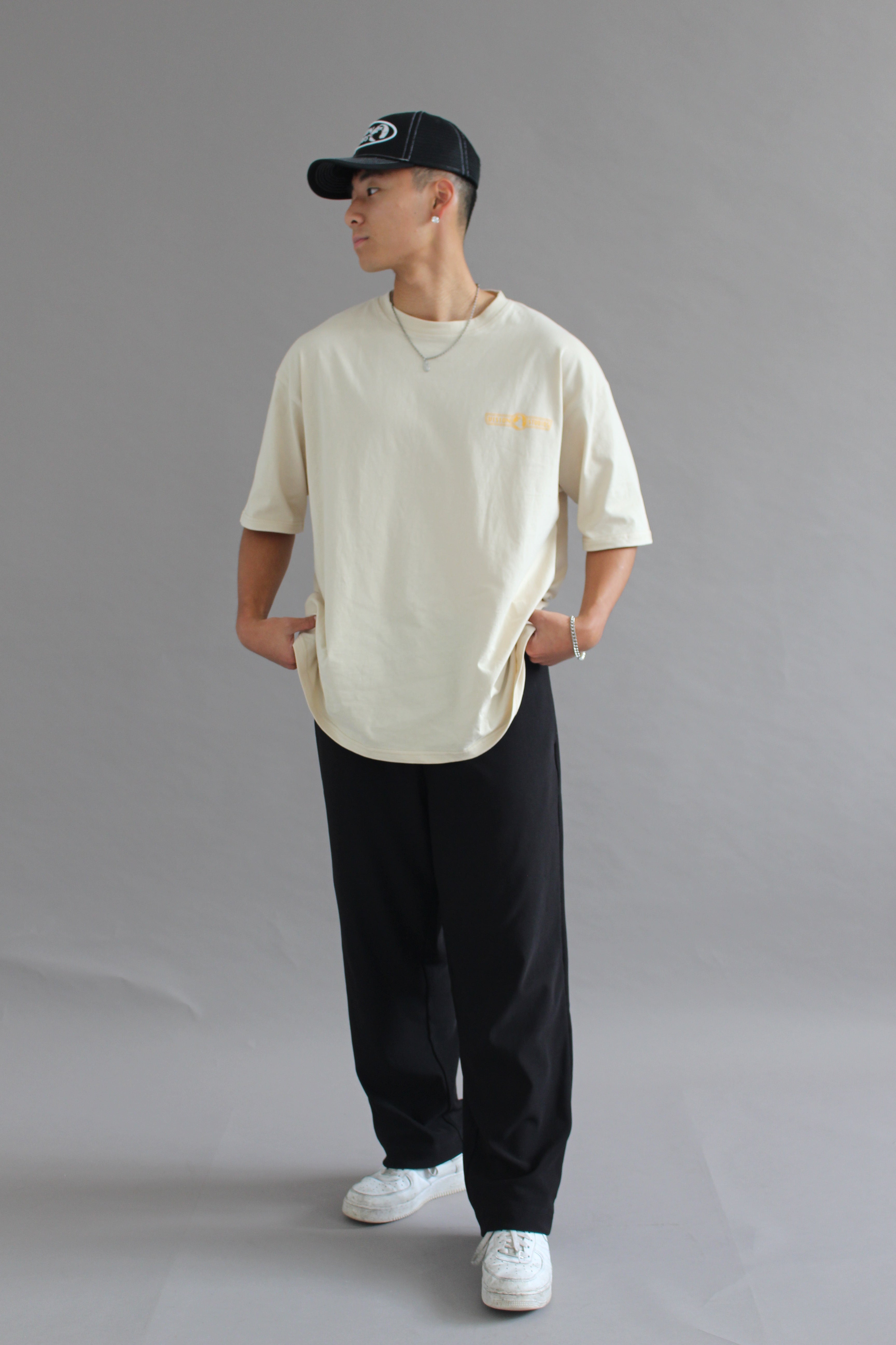 Off-White orders oversized T-shirt